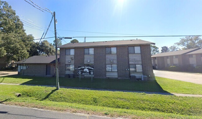 Foto del edificio - 1305 E Bayou Rd