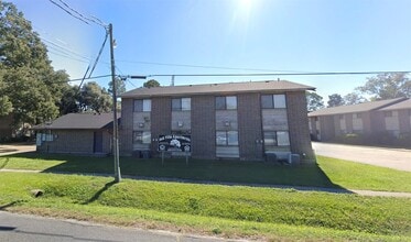 Building Photo - 1305 E Bayou Rd