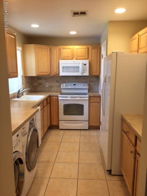 Building Photo - 210 Spring Dr