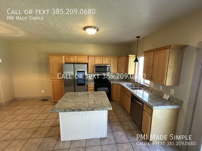 Foto del edificio - Huge 4BR Townhome near Trax Station | $500...