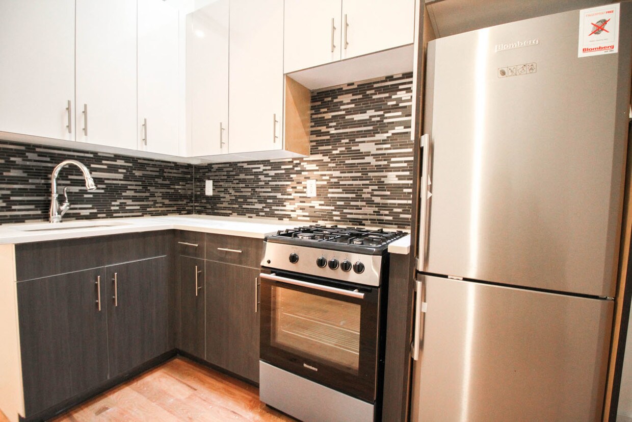 Primary Photo - 273 Driggs Ave