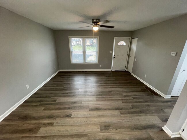 Foto del edificio - Brick Home For Rent Shelbyville