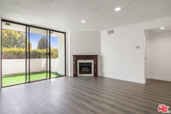 Building Photo - 9055 Alcott St