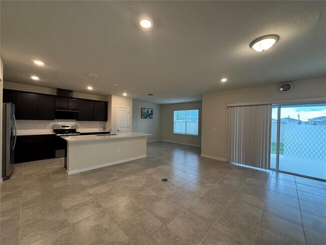 Foto del edificio - 2102 Charming Ave