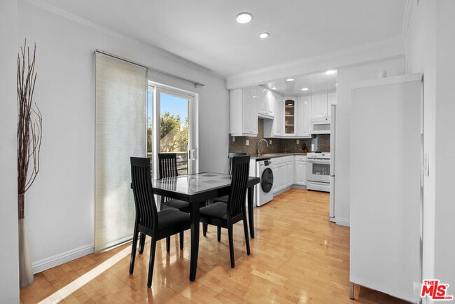 Building Photo - 1515 S Beverly Dr