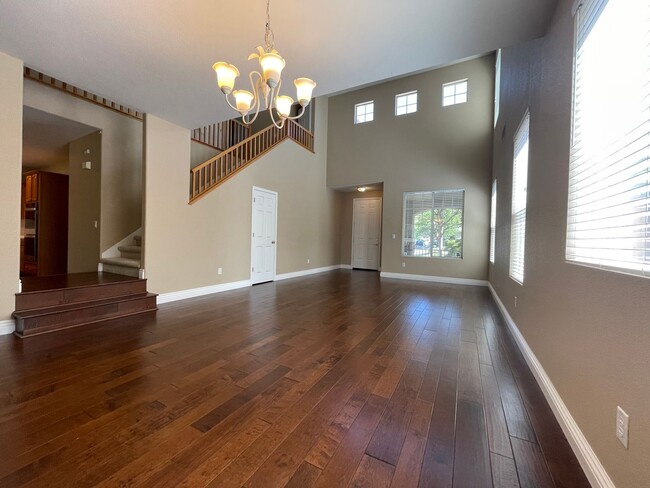 Building Photo - Kitchen Island, Covered Patio w/ Outdoor B...