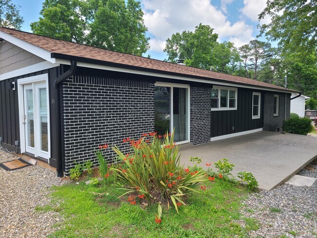 Casa llena - 34 Hillside St