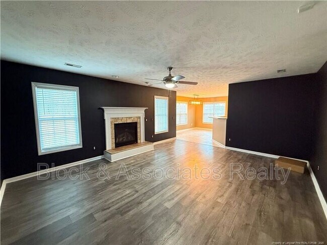 Foto del edificio - 68 Sunridge Dr