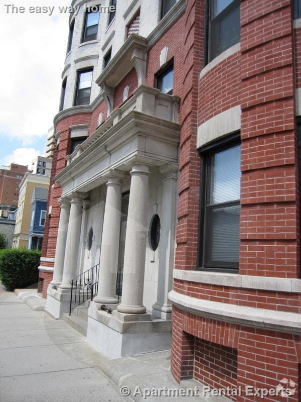 Building Photo - 881 Massachusetts Ave