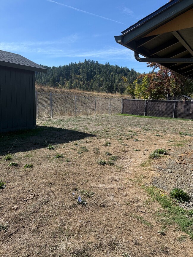 Building Photo - 874 SE Vine Maple Dr