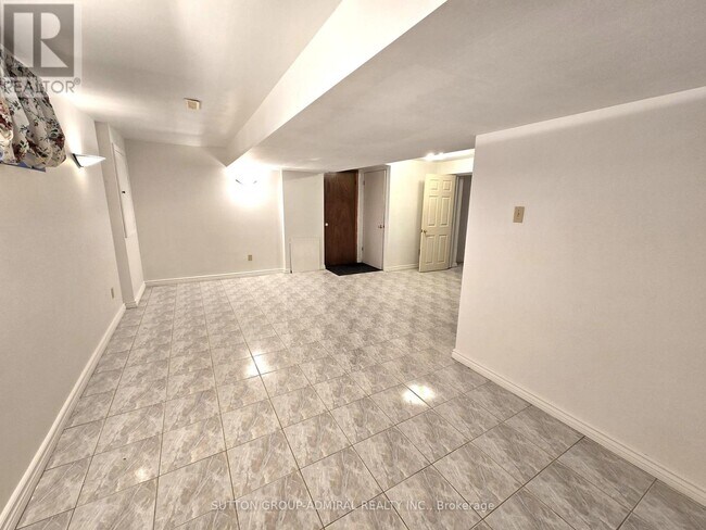 Building Photo - 589 Belview Ave