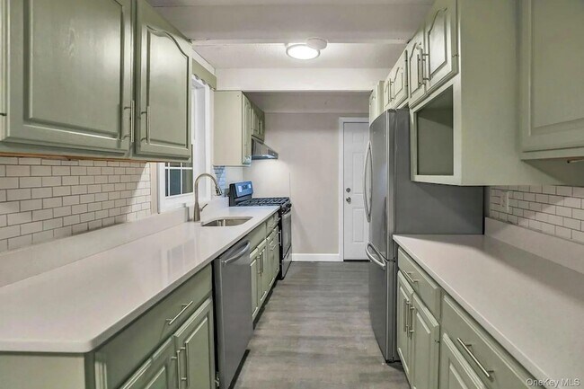 Foto del edificio - 44 University Heights Dr