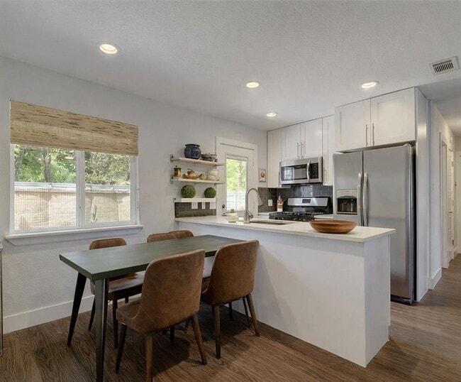 Building Photo - 1400 Southport Dr