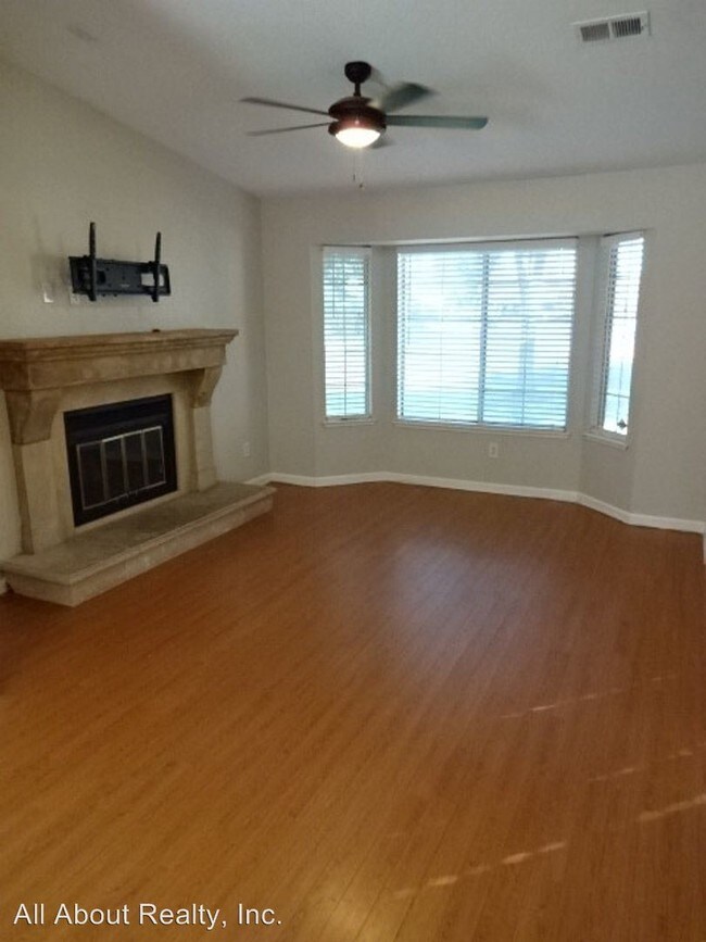 Building Photo - 3 br, 2 bath House - 1426 ELM STREET
