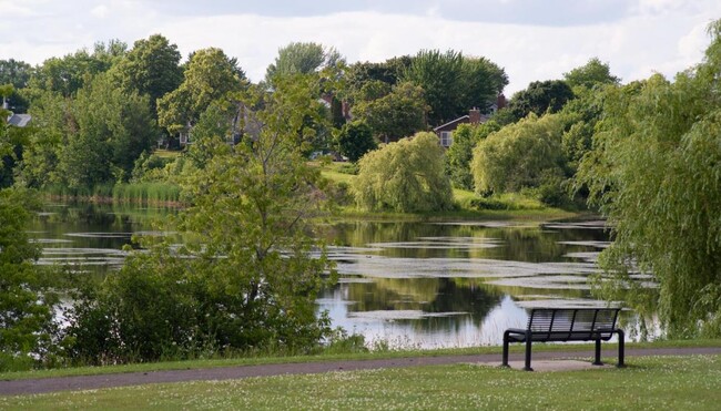 Photo du bâtiment - Lakeview Estates