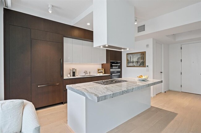 Foto del edificio - 1211 W Riverside Dr