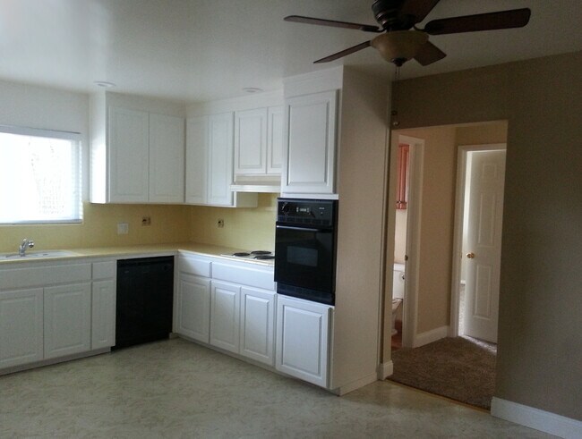 Building Photo - 4420 Colombo Dr