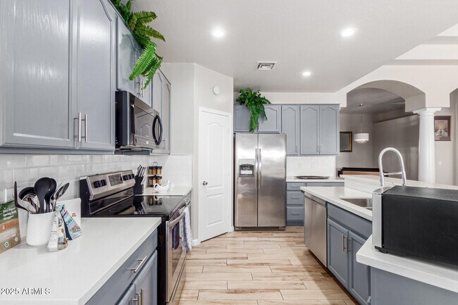 Foto del edificio - 8632 S 10th Ln