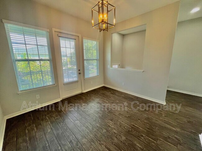 Building Photo - 865 Taramundi Dr