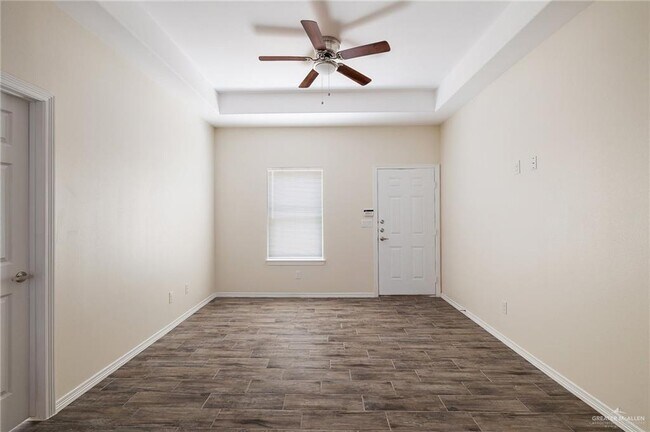 Foto del edificio - 5004 N Hiawatha Dr