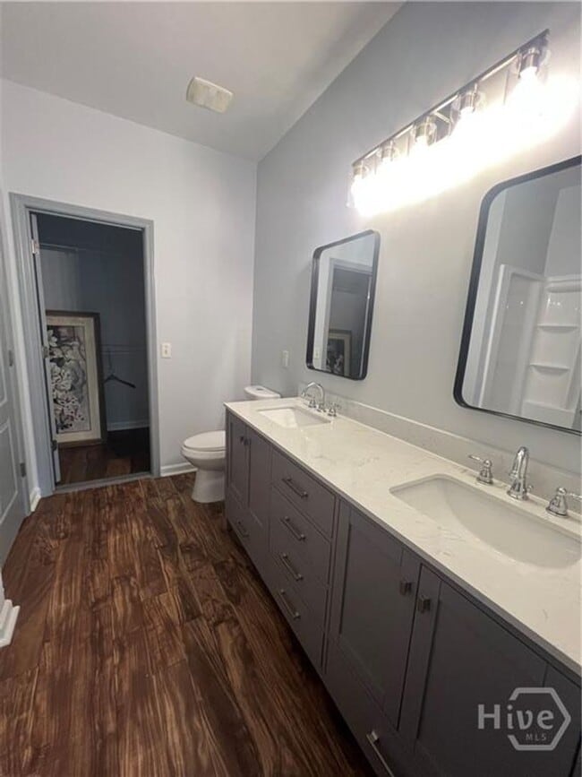 Building Photo - 4 bed, 2.5 bath townhouse