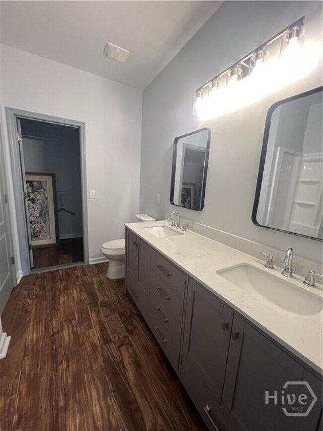 Foto del edificio - 4 bed, 2.5 bath townhouse