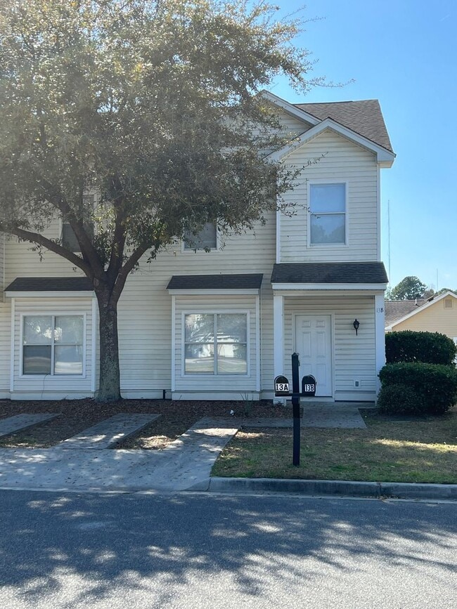 Foto del edificio - Newly Updated Townhome in Olde Town Village, Bluffton