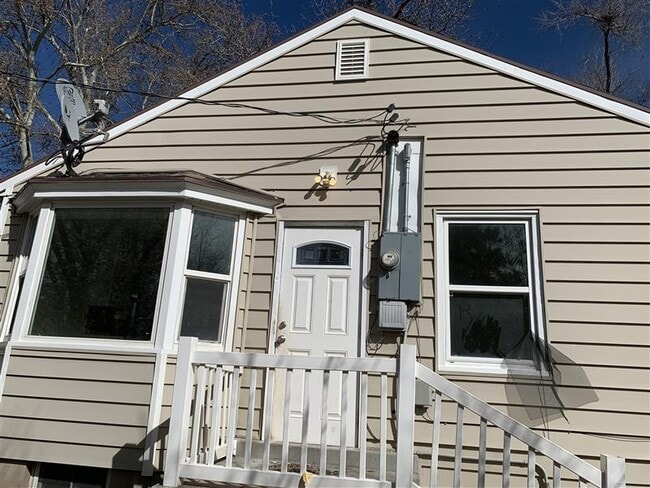 Building Photo - 2420 E 3300 S