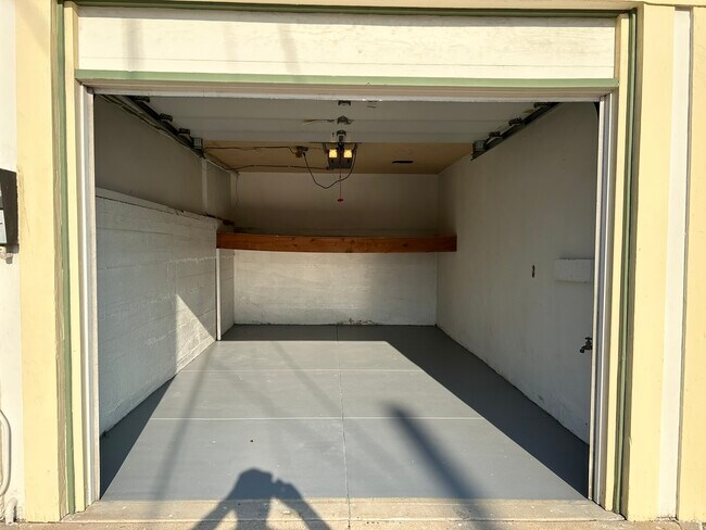 Building Photo - 2329 Curlew St