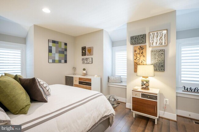 Building Photo - 1126 N Stuart St