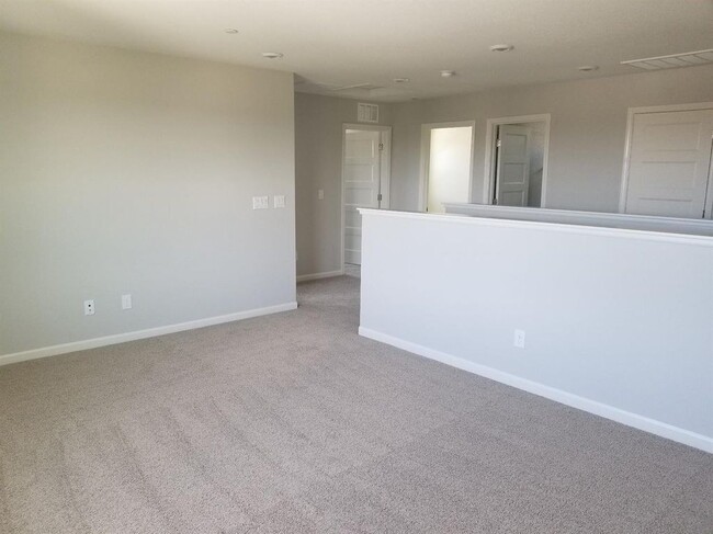 Building Photo - North Natomas 4 Bed 3 Bath Plus Large Loft  Appliances Included