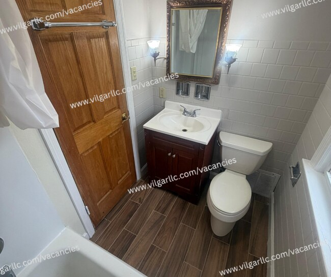 Foto del edificio - 8137-8137 Hohman Ave