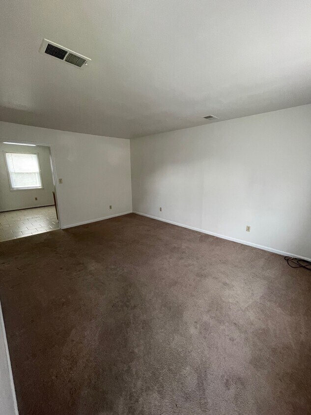 333 N Maple St, Vinton, VA 24179 Townhouse for Rent in Vinton, VA