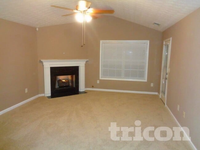 Building Photo - 613 Shadow Lake Dr