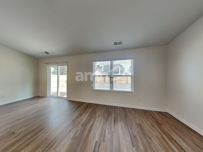 Foto del edificio - 1370 John Swann St