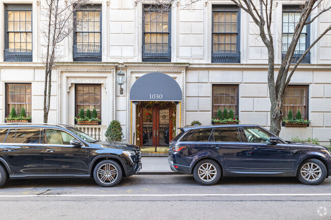 Foto del edificio - 1030 Fifth Ave