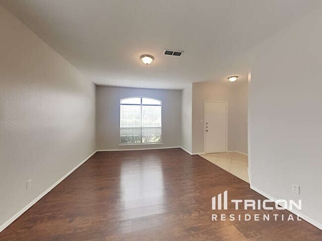 Foto del edificio - 4345 Park Creek Cir N