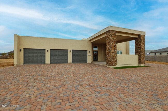 Building Photo - 14930 W El Cortez Pl