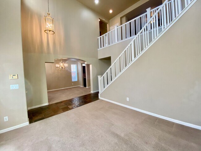 Foto del edificio - $2,950 Quail Lakes Gated Community & Pool ...