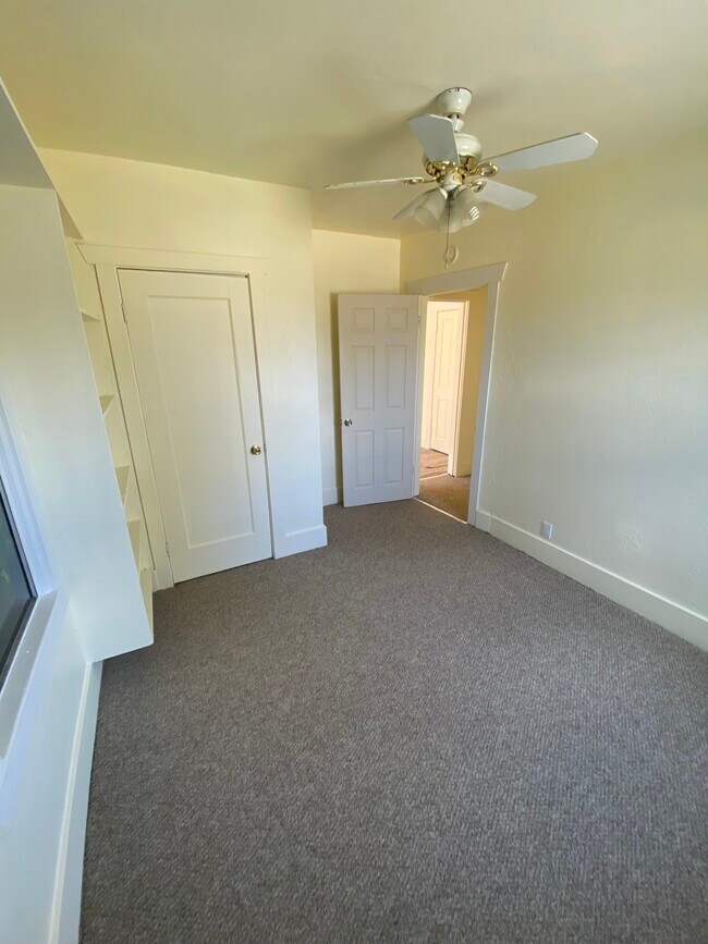 Bed 1 - 107 3rd St