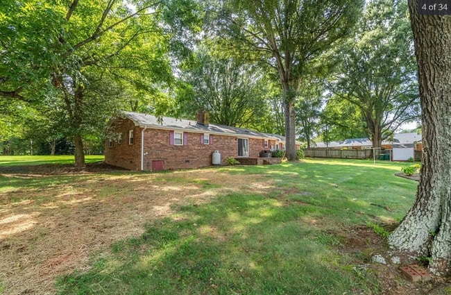 Building Photo - 825 Reynolds Rd