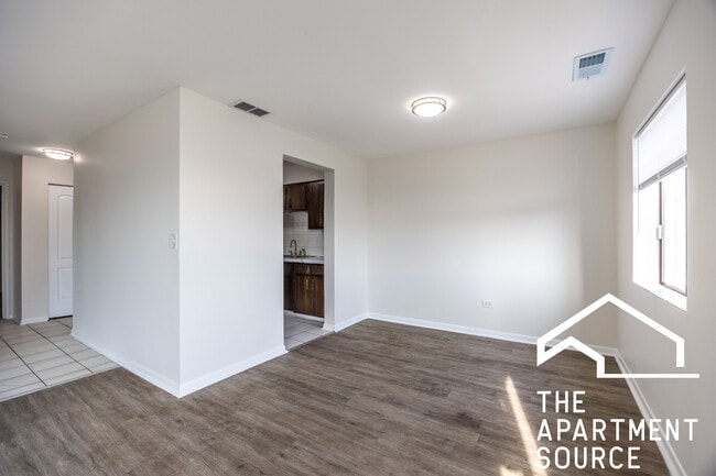 Foto del edificio - 2310 N Harlem Ave