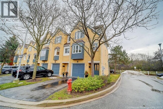 Building Photo - 2300 Brays Ln