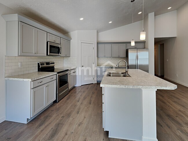 Foto del edificio - 16903 Bethany Ave