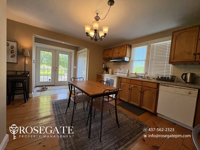 Photo du bâtiment - Spacious 4-Bedroom Detached Home with 15+ Parking Spaces – Niagara Falls