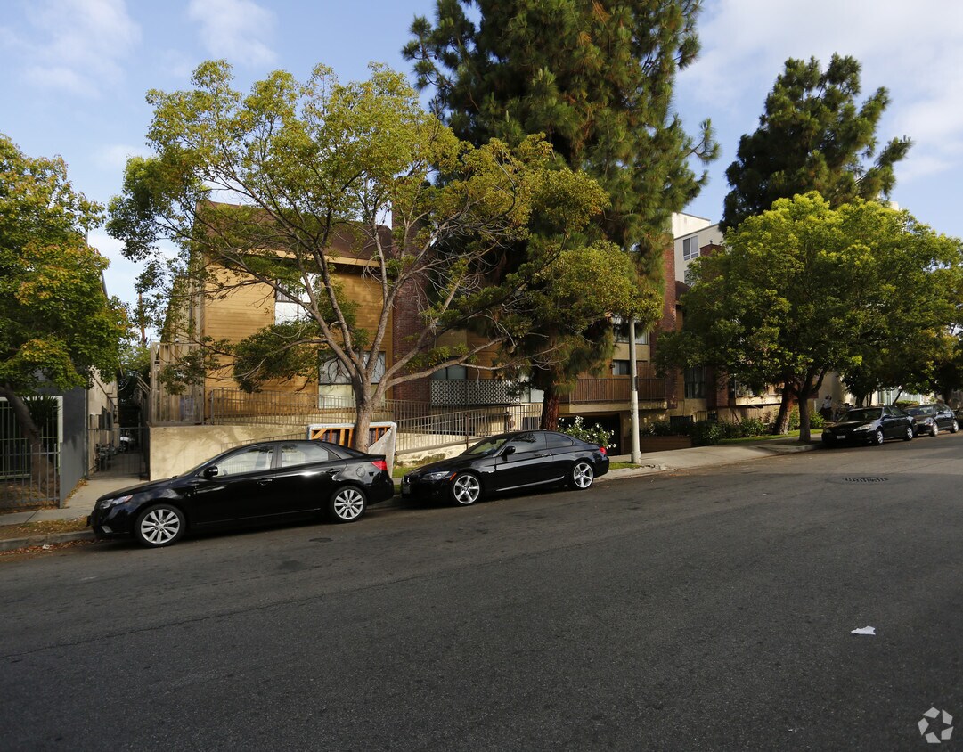 Building - 921 S Gramercy Dr