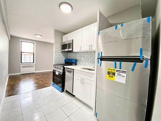 Foto del edificio - 2 bedroom in BRONX NY 10462