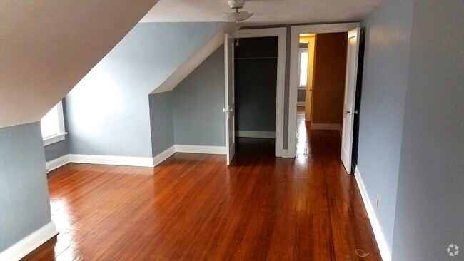 3rd Flr Living space - 2212 Indianola Ave