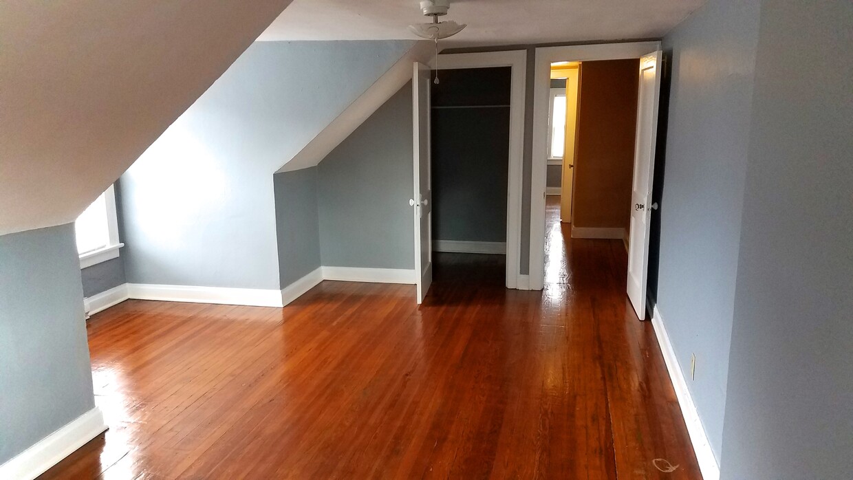 3rd Flr Living space - 2212 Indianola Ave