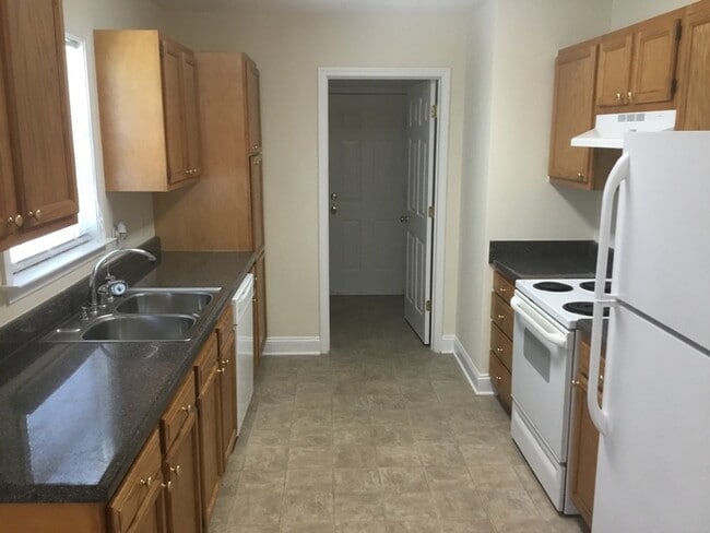 Building Photo - 2923 Ireton Pl